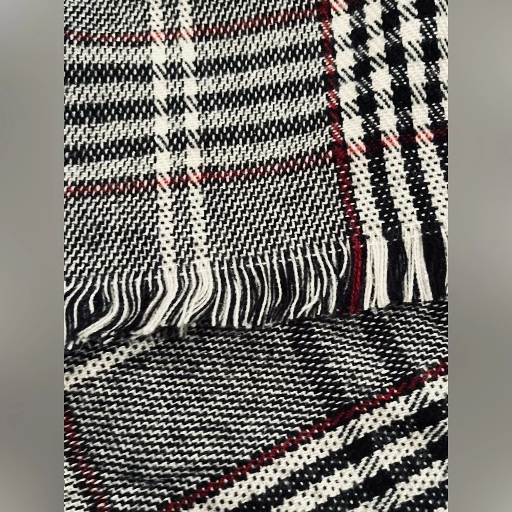 NWT Accessory Street NY Blanket Wrap